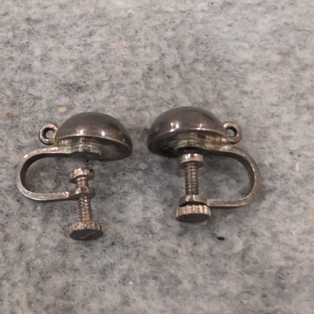 Vintage Silver Ball Half Dome Screw Back Earrings Non-Pierced Retro Style - Picture 2 of 3
